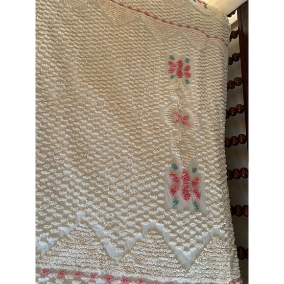 Vintage Chenille Bedspread Floral Pattern Fringe 74"x106" Off-White Pink & Green - Picture 5 of 8
